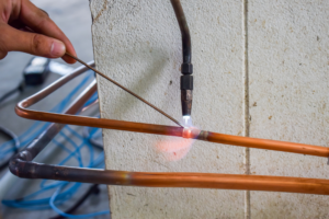 فحص تمديد النحاس قبل تشغيل المكيف